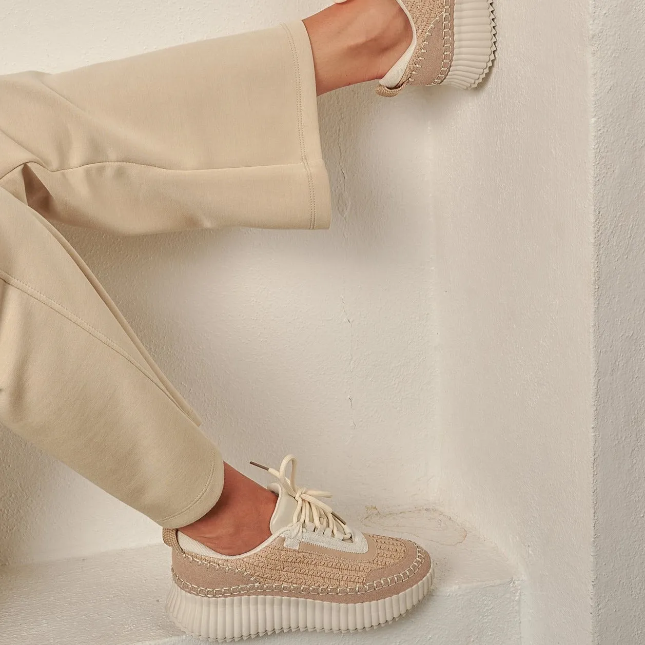 Adventure Beige Sneaker