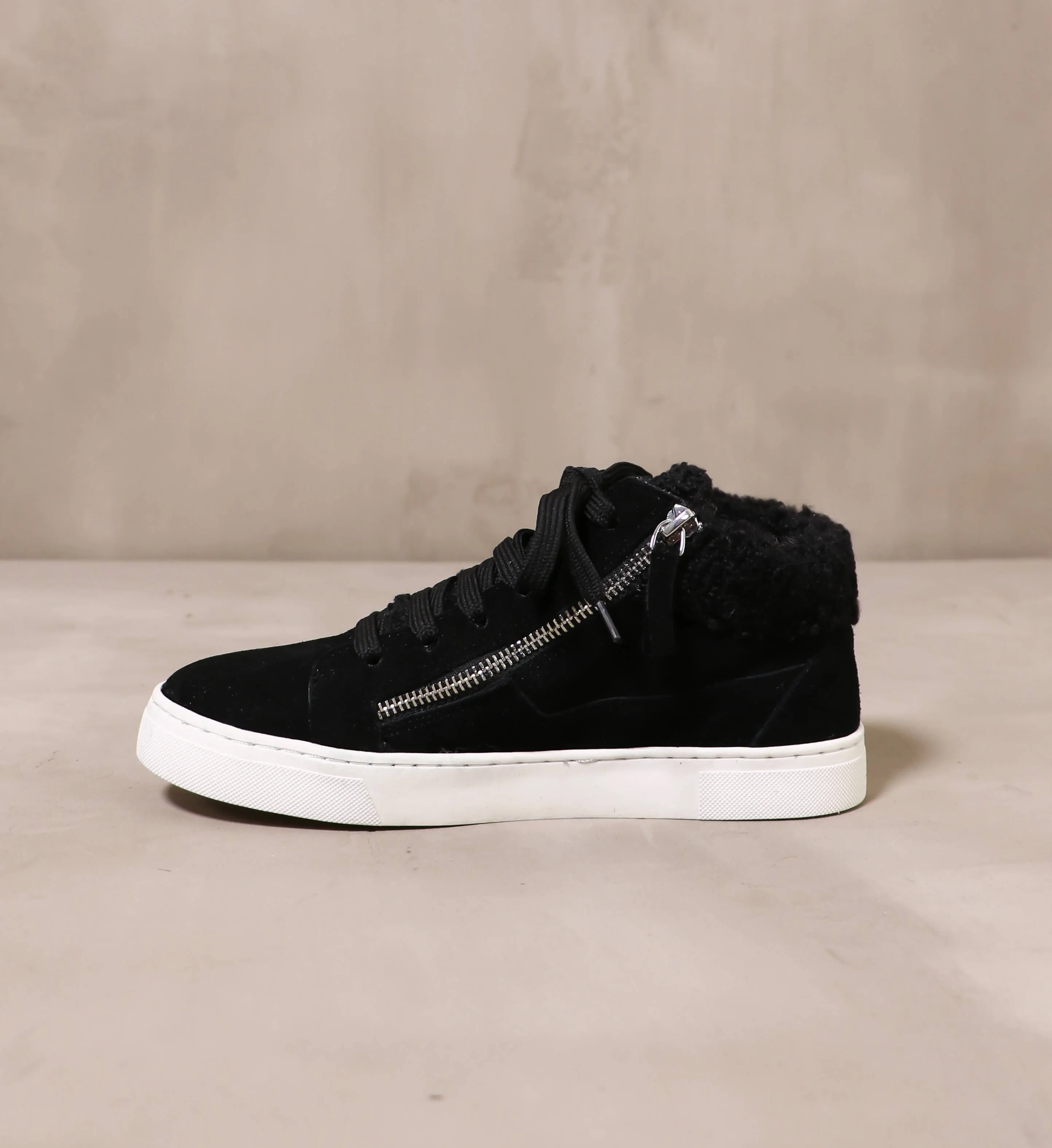 WARM FEELINGS SNEAKER