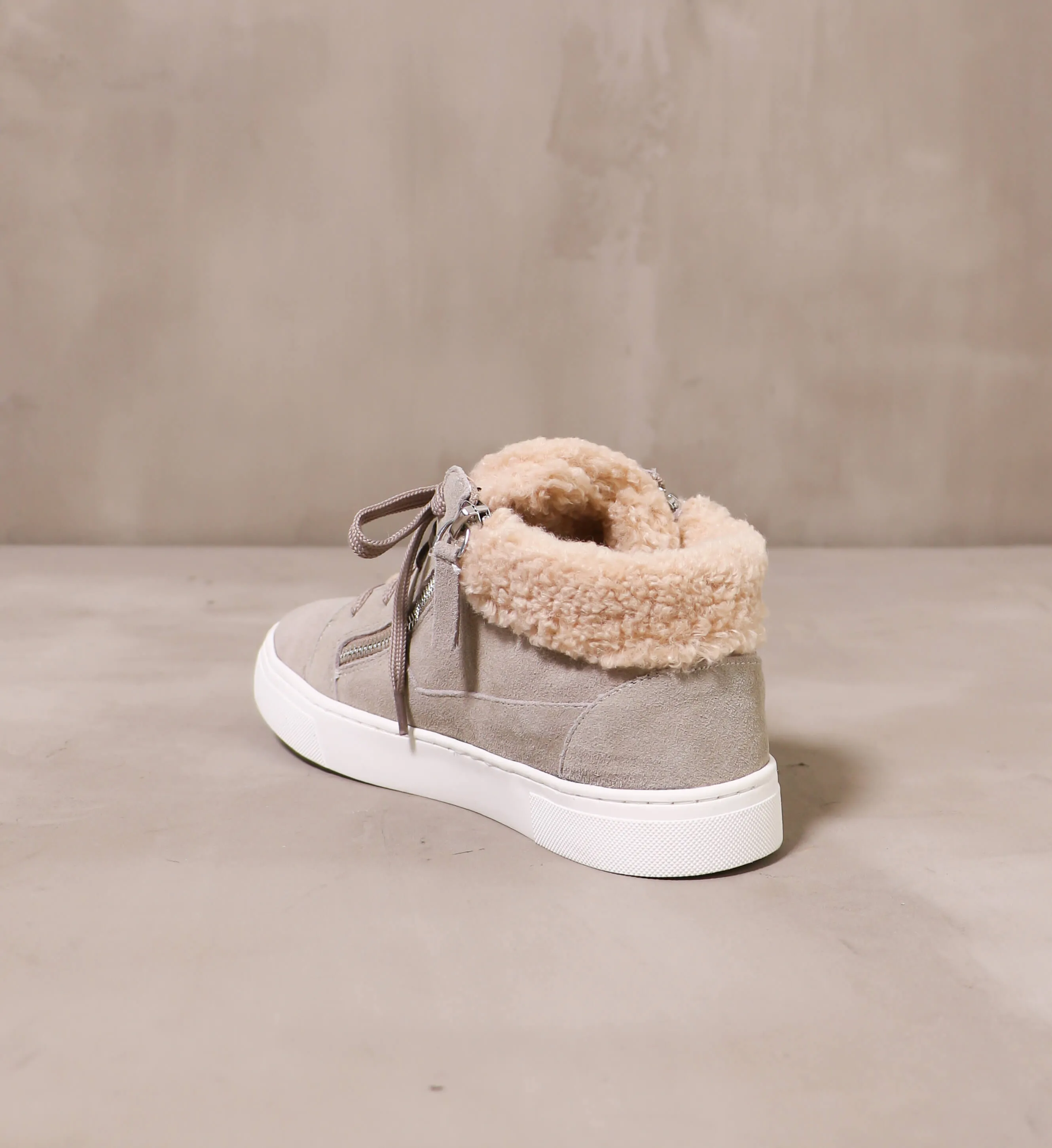 WARM FEELINGS SNEAKER