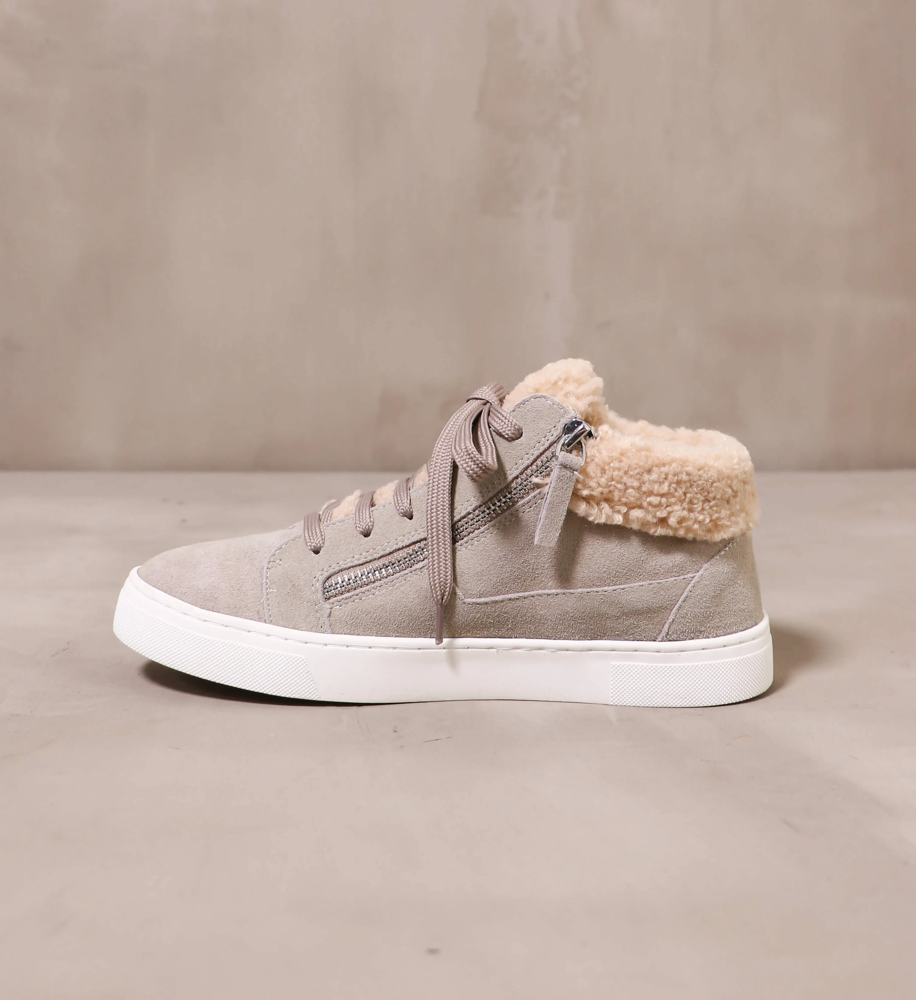 WARM FEELINGS SNEAKER