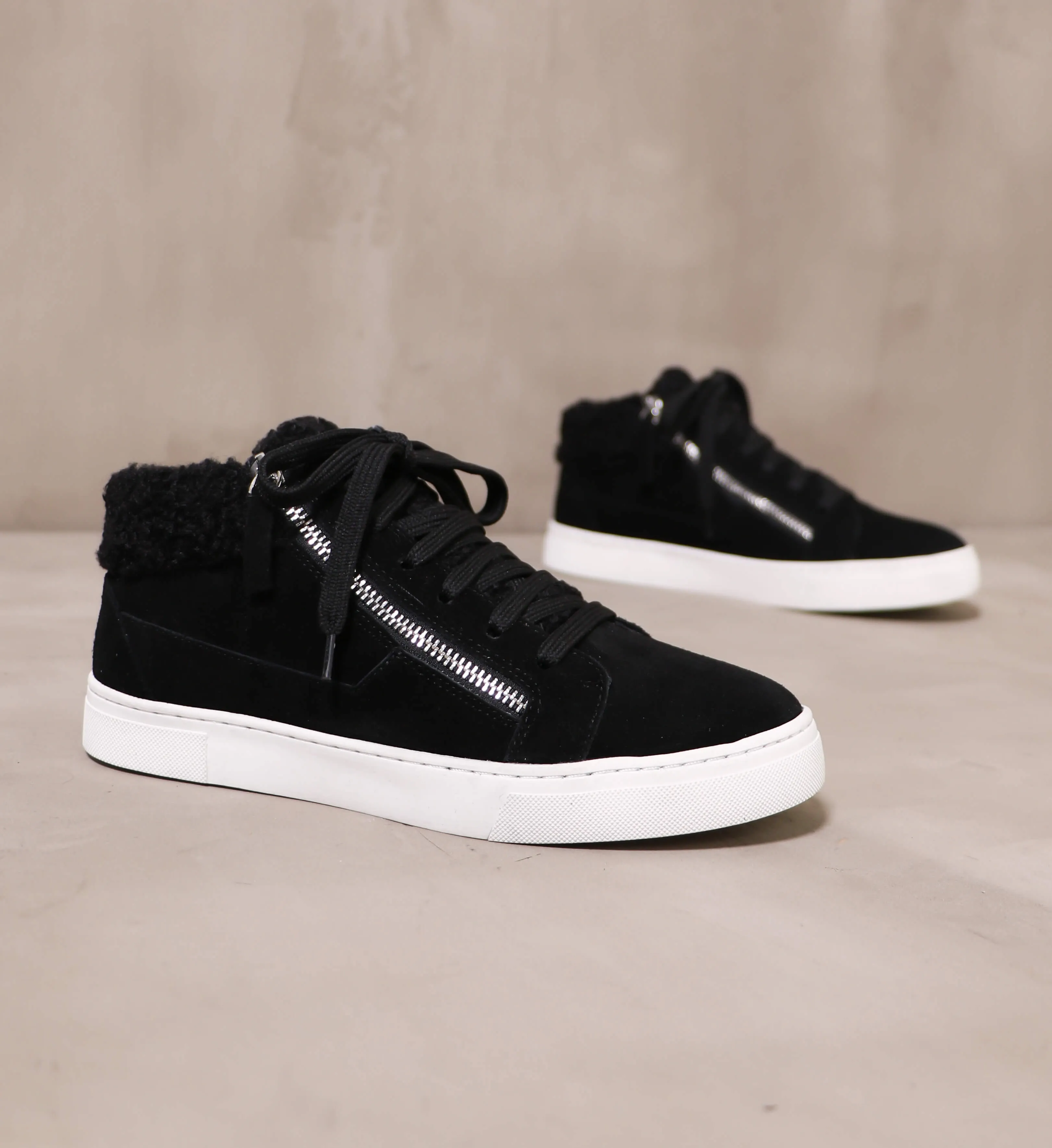 WARM FEELINGS SNEAKER