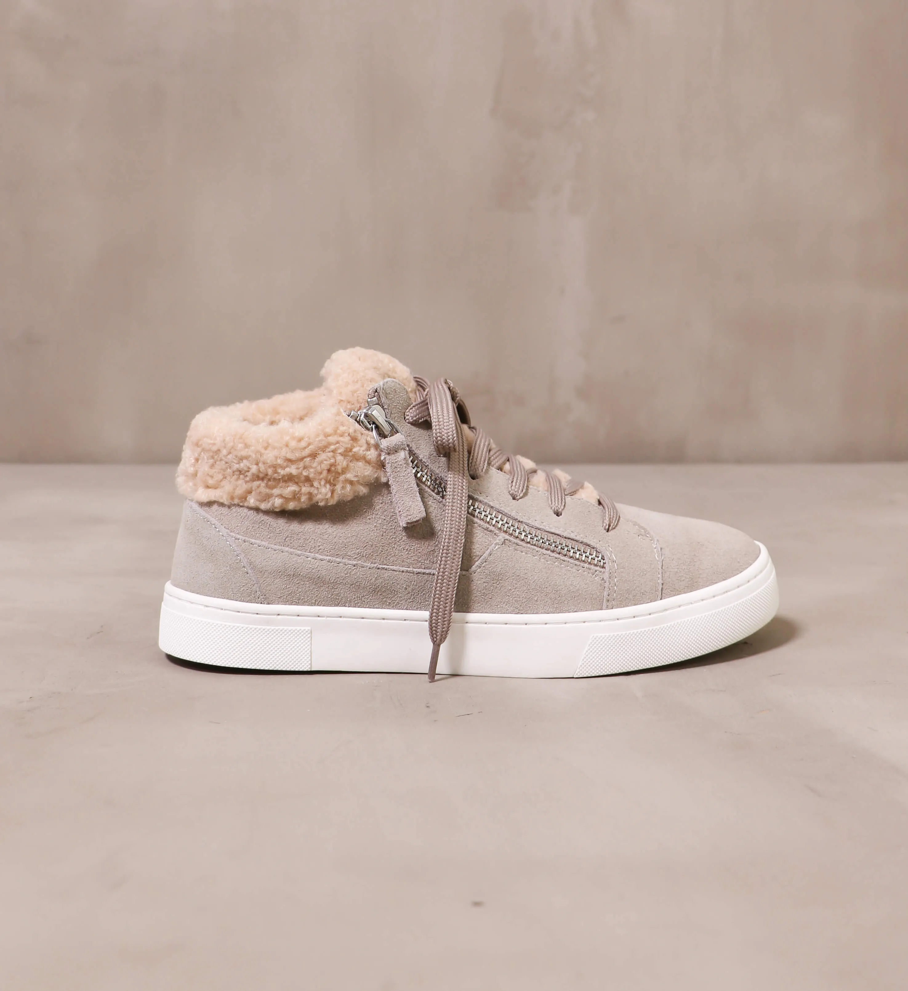 WARM FEELINGS SNEAKER