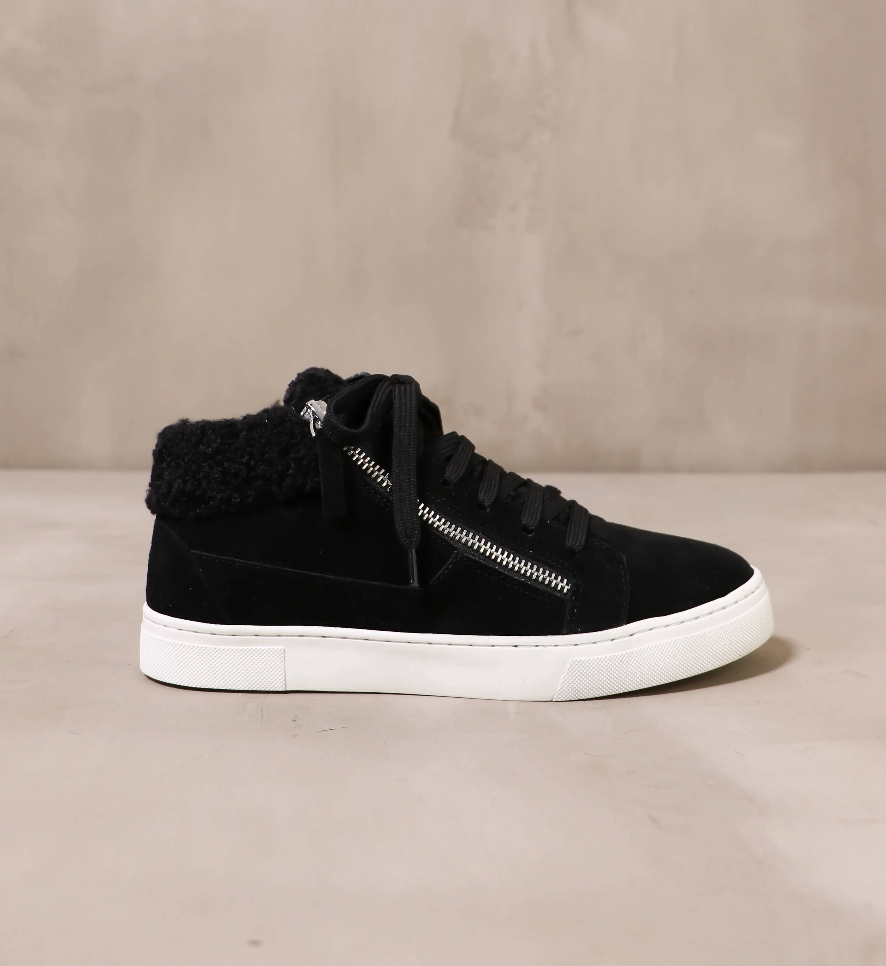 WARM FEELINGS SNEAKER