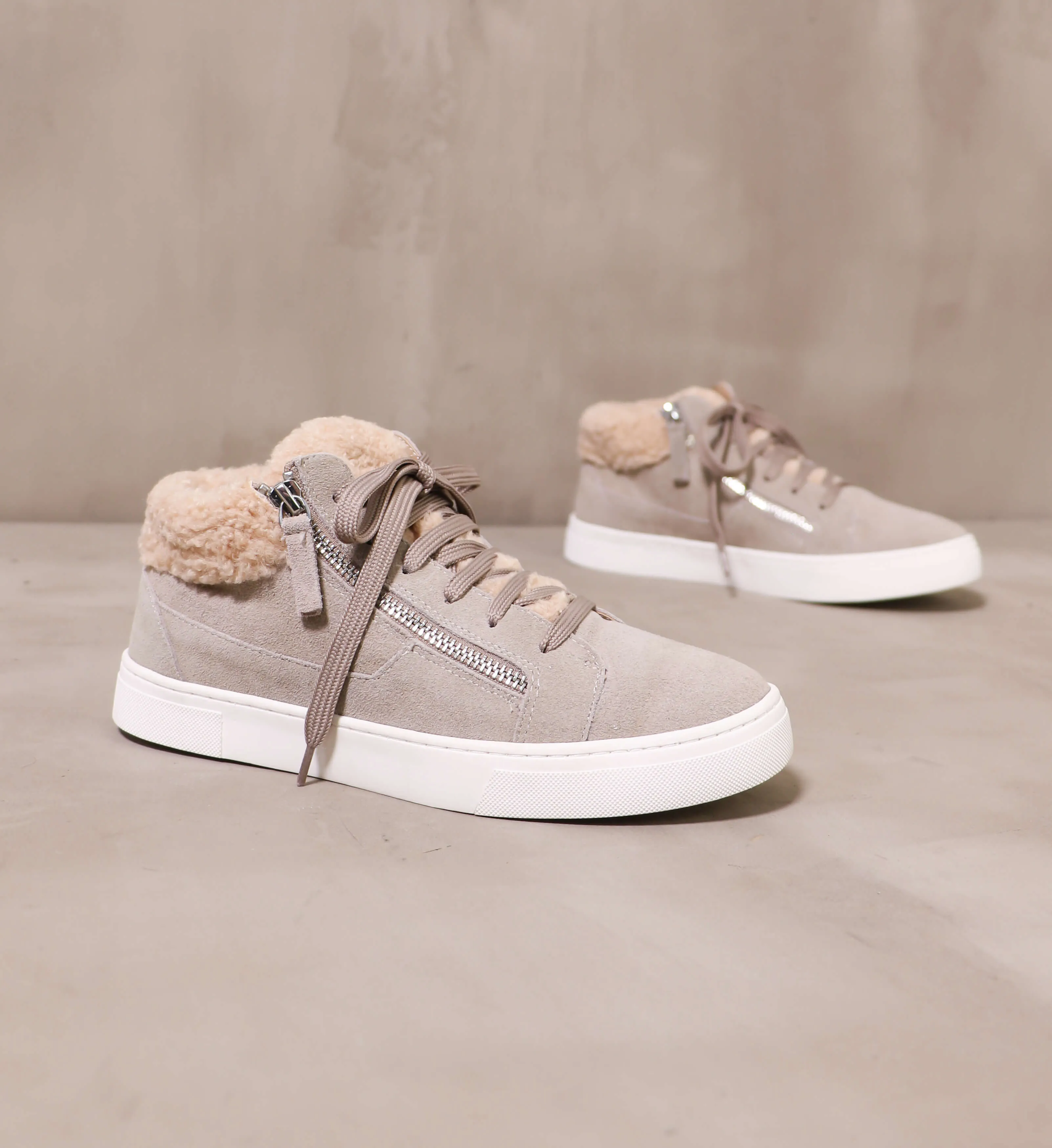 WARM FEELINGS SNEAKER