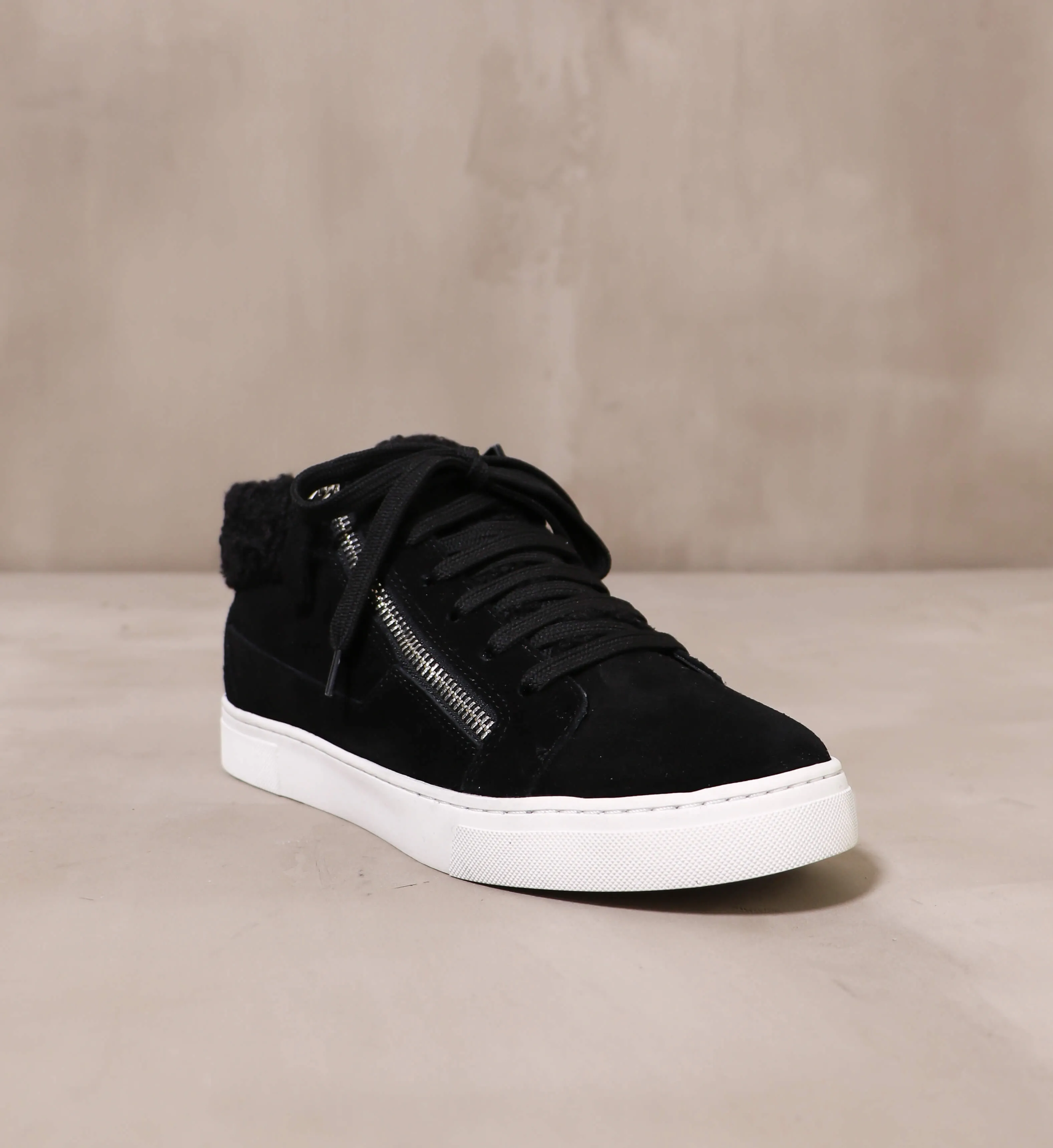 WARM FEELINGS SNEAKER
