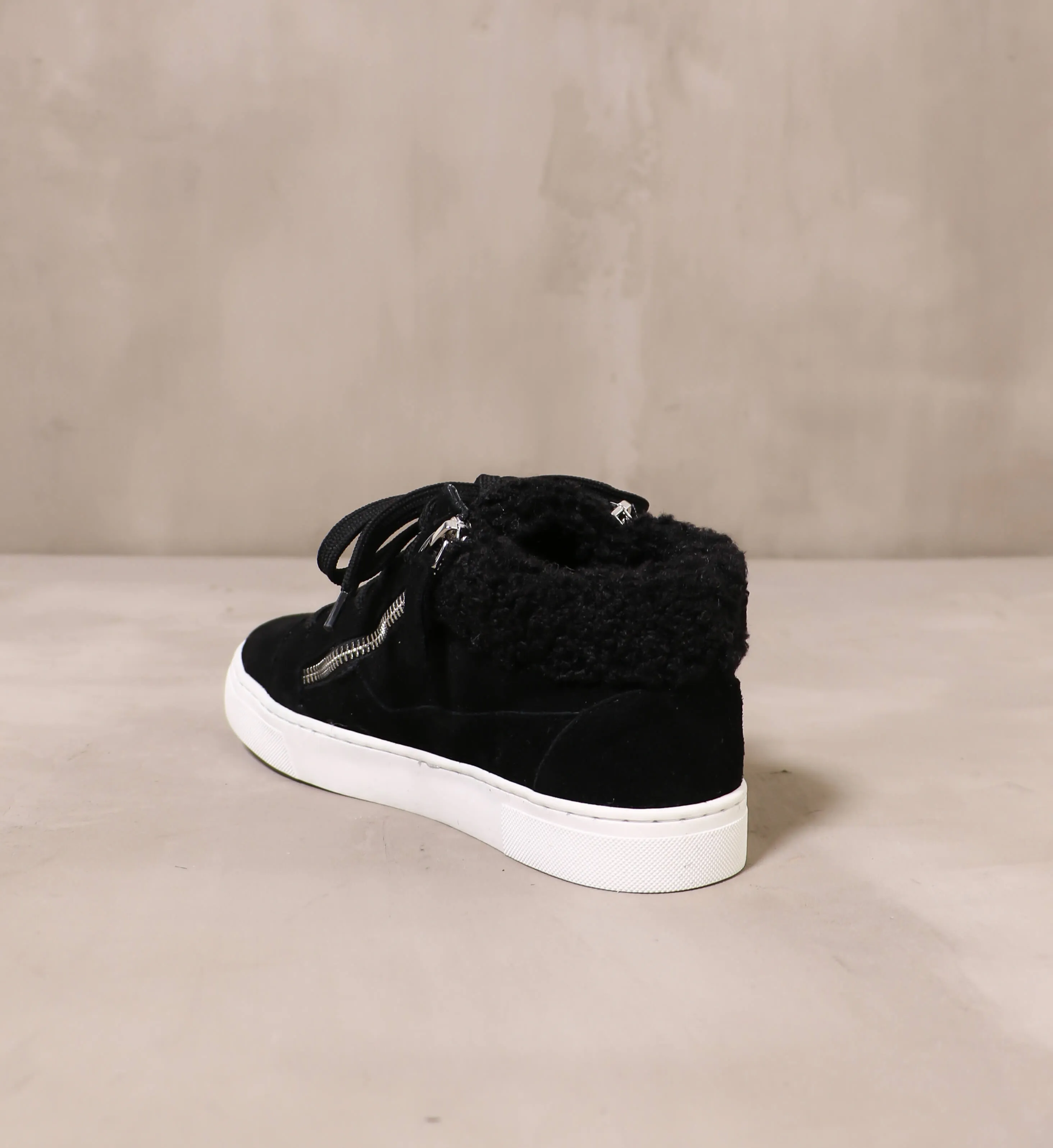 WARM FEELINGS SNEAKER